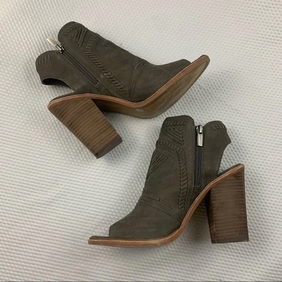 Vince Camuto Karinta heel - Picture 2 of 15